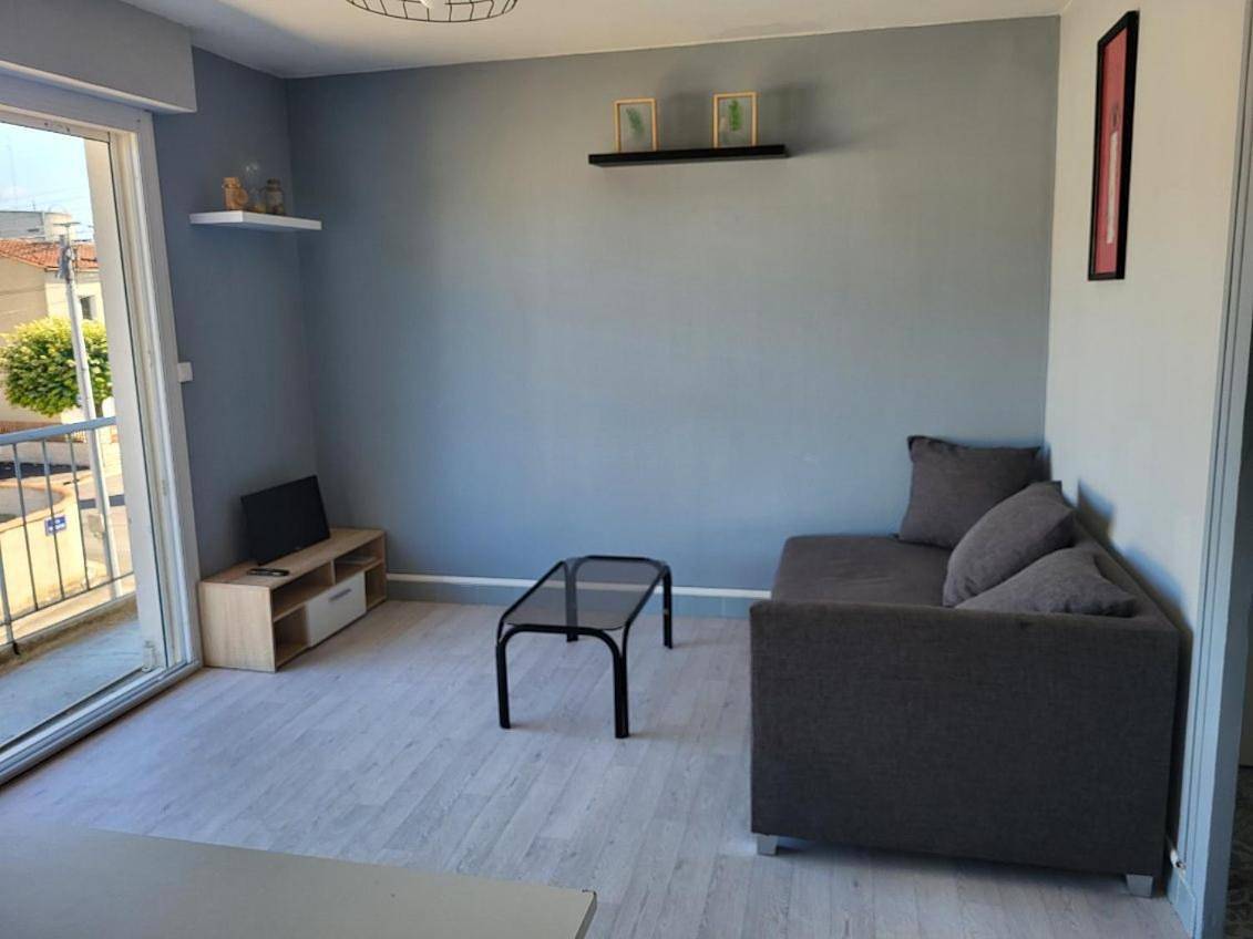 Appartement entier, Two-Bedroom Apartment in Cognac, Charente