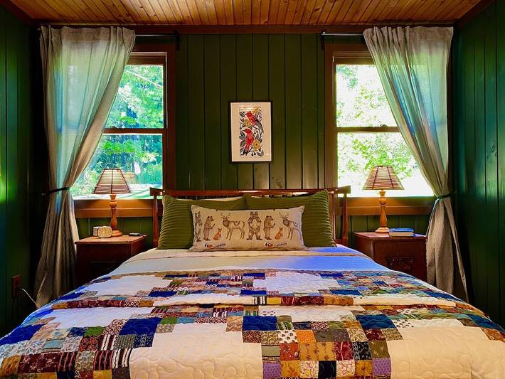 Log cabin for 6 people, with terrace and yard, with pets in Hudson Valley