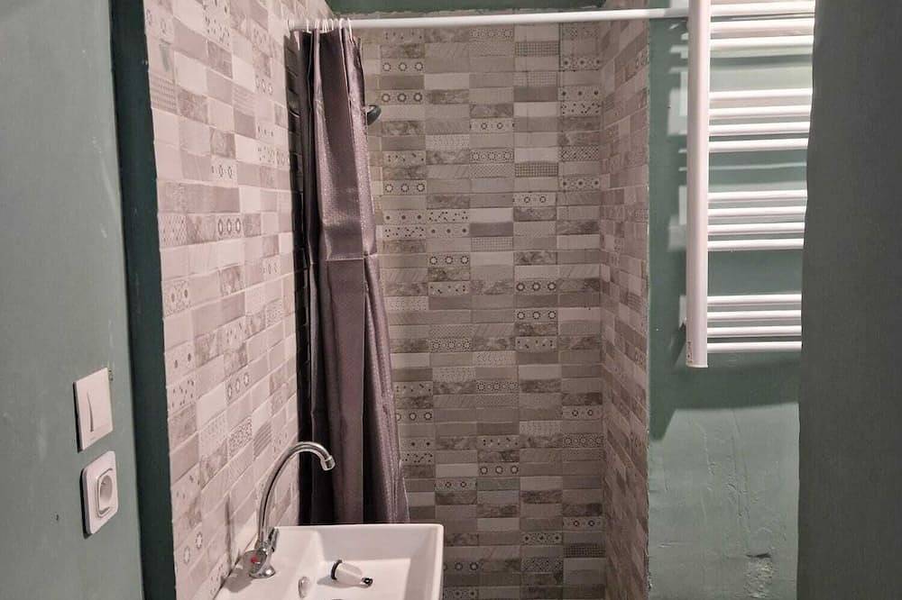 Room for rent in a quiet house in the countryside in Bédarrides, Vaucluse