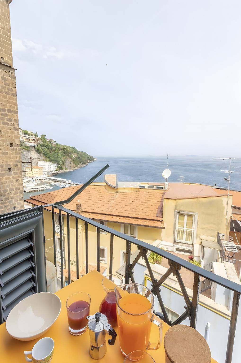 Apartamento entero, Apartamento 'Annabella' con vistas al mar, Wi-Fi y aire acondicionado in Sorrento, Sorrento Coast