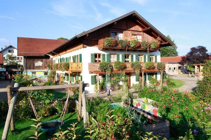 Ferienwohnung für 7 Personen, mit Balkon und Terrasse sowie Garten und Sauna
