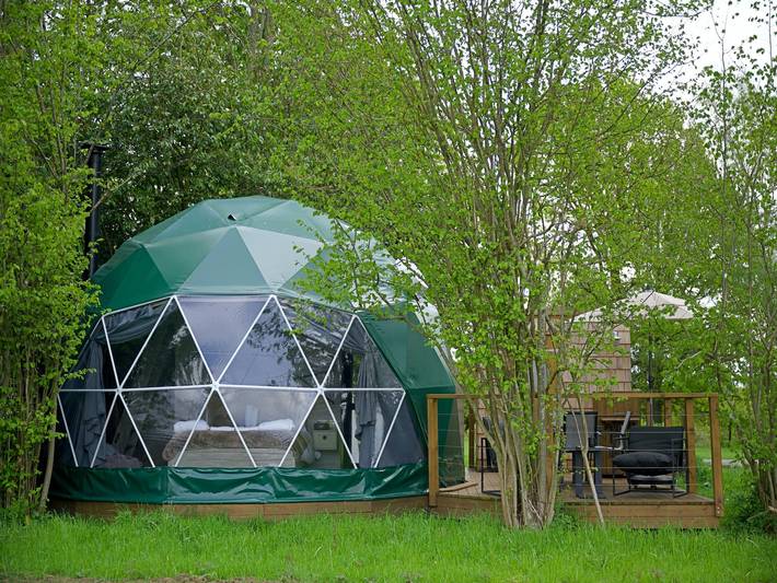 Glamping for 4 people, with Garden in Kent