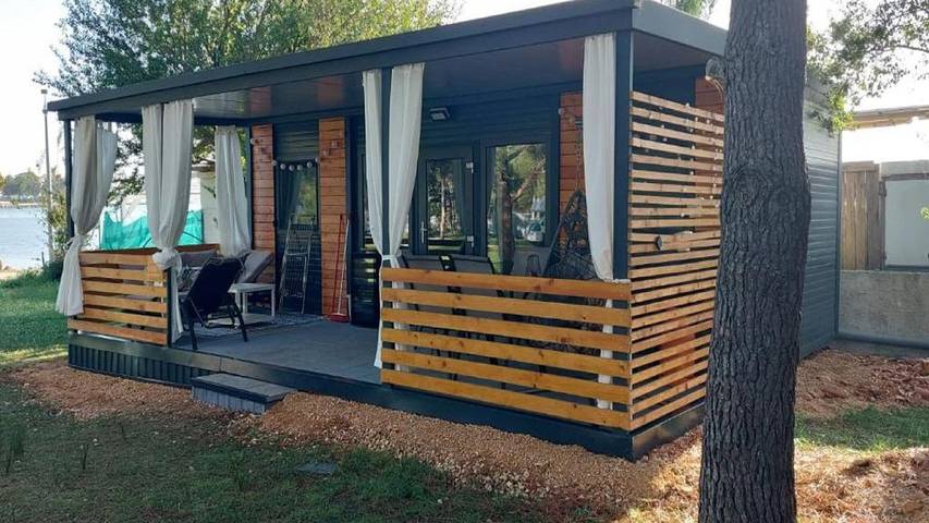 Camping für 7 Personen, mit Terrasse in Privlaka