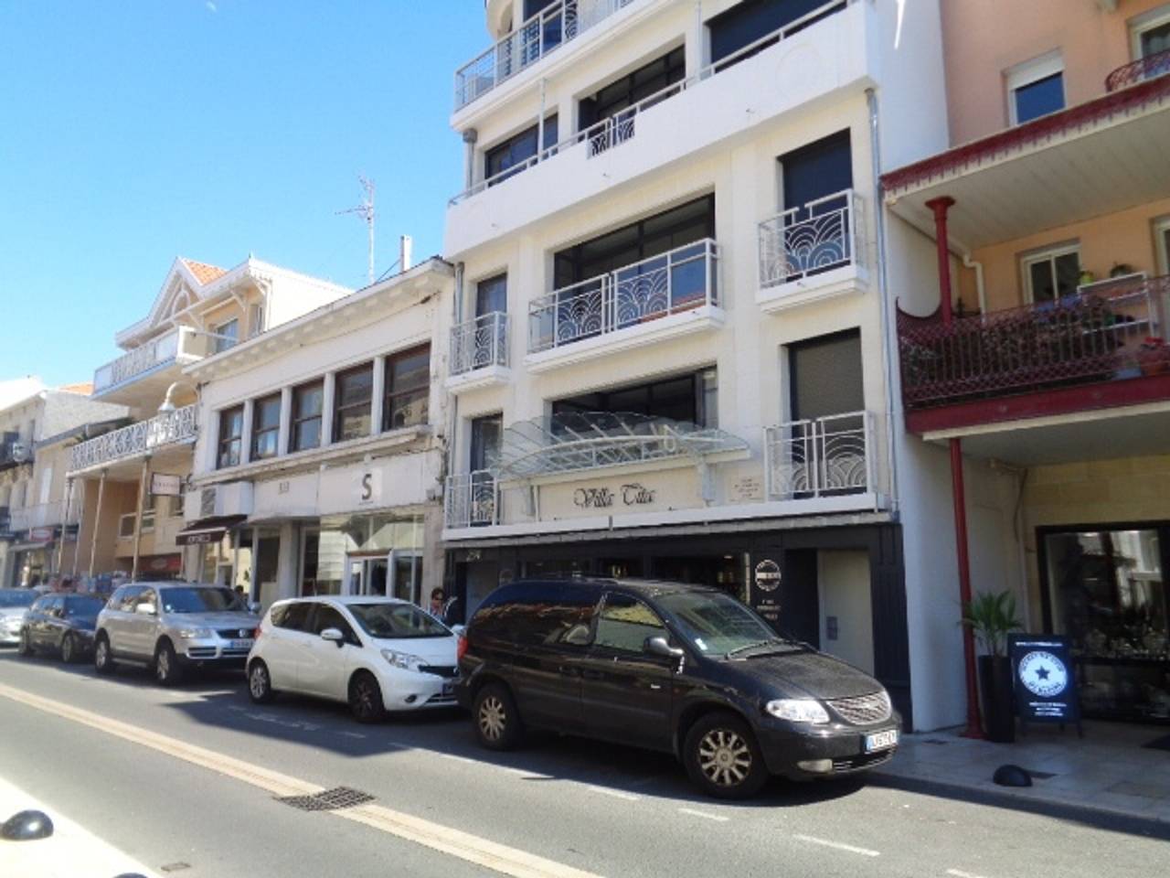 Entire apartment, New T2 Apartment in Arcachon Center, Close to Beach, Parking Included in Arcachon, Arcachon region