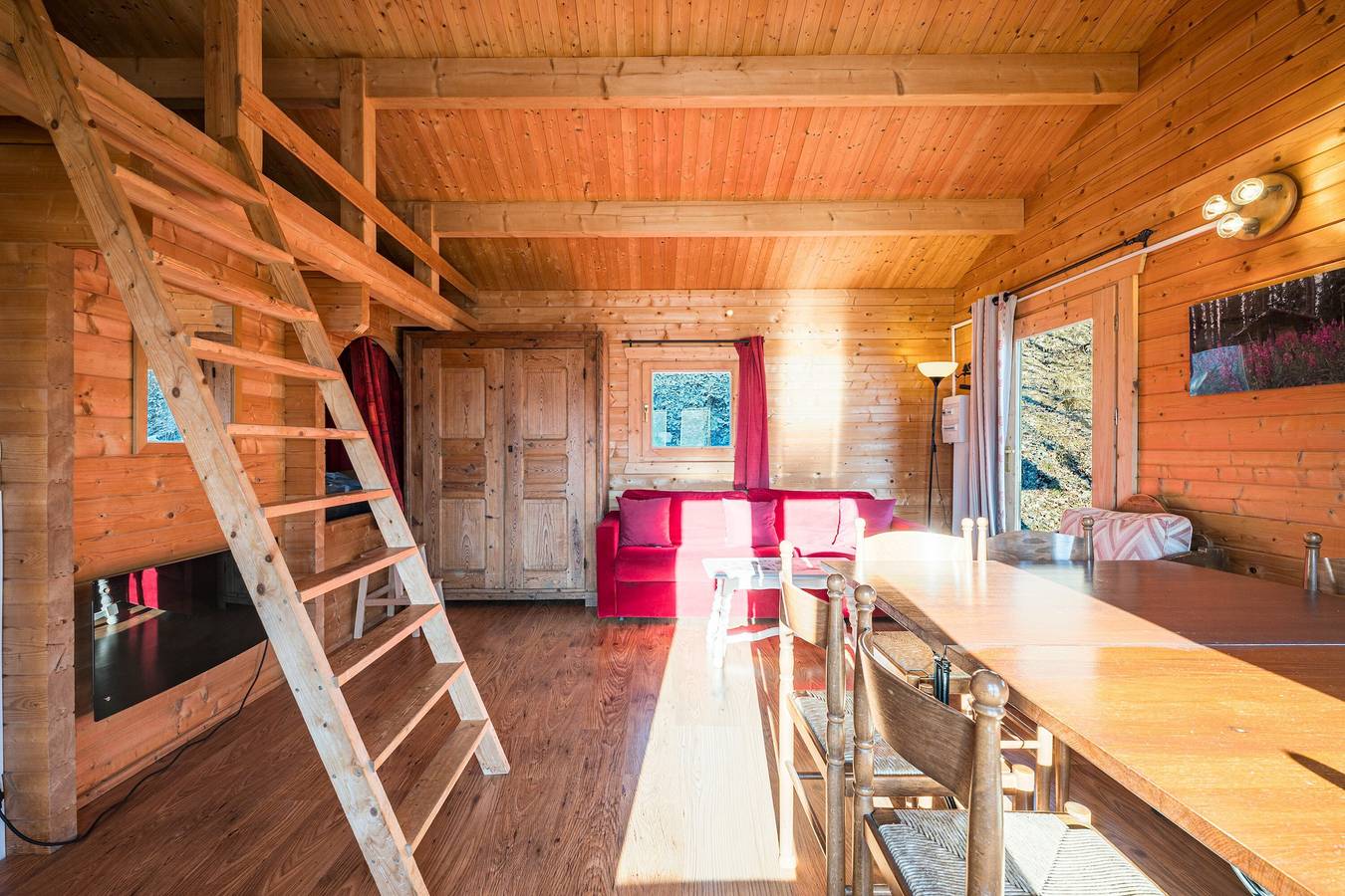 Chalet 'Ranch' with Mountain View and Shared Terrace in Saint-Sorlin-d'Arves, Saint-Jean-de-Maurienne region
