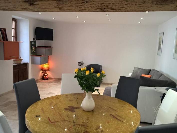 Modernes Ferienhaus mit Gartensitz, Parkplatz, haustierfreundlich in Vermenton, Auxerre und Umgebung