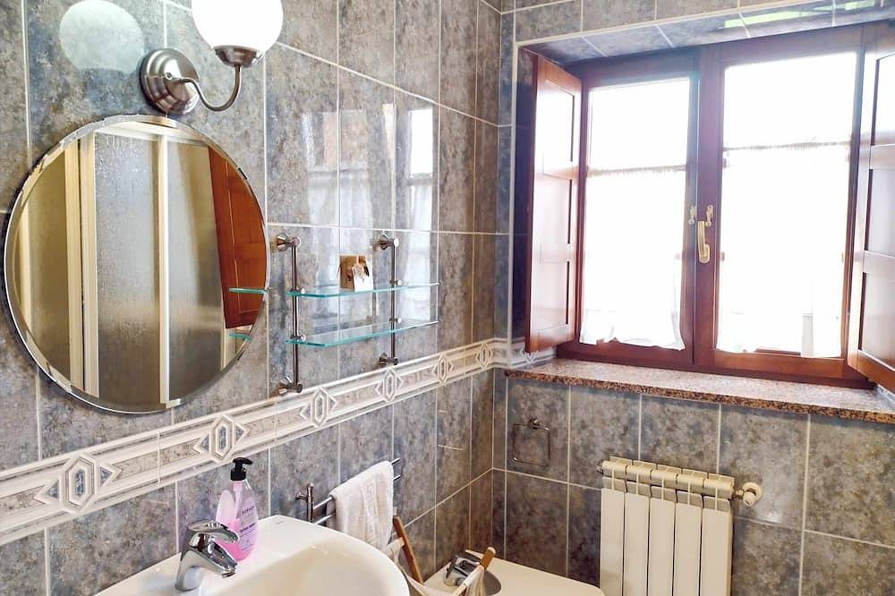 Apartamento entero, Apartamento 2: Con porche, piscina y jardín in Tapia de Casariego, Costa Verde