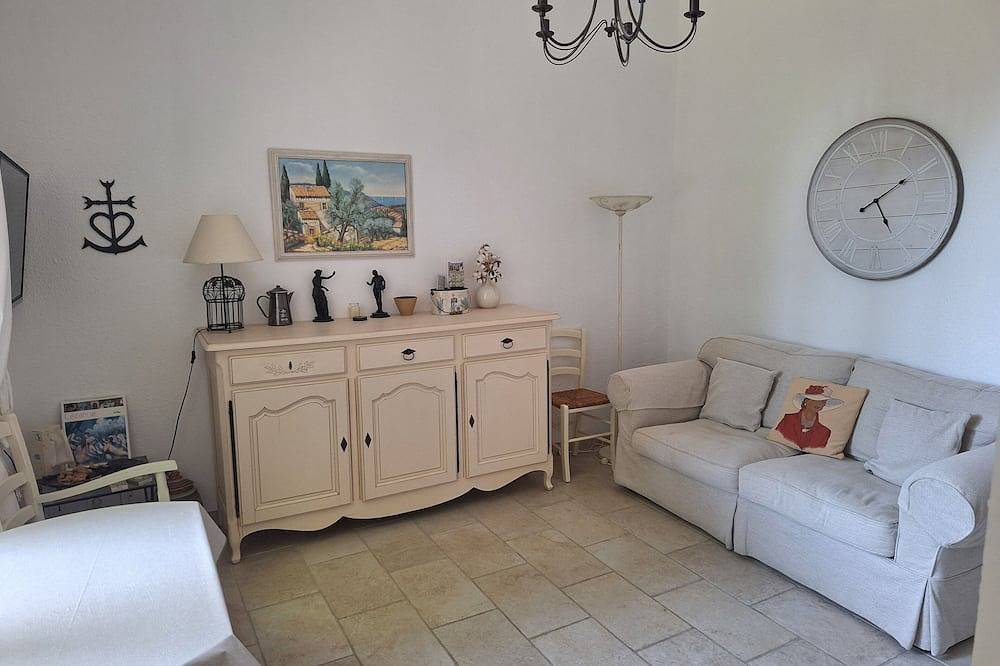 Entire apartment, A little cocoon in the Alpilles near Saint-Rémy-de-Provence. in Graveson, Arles region