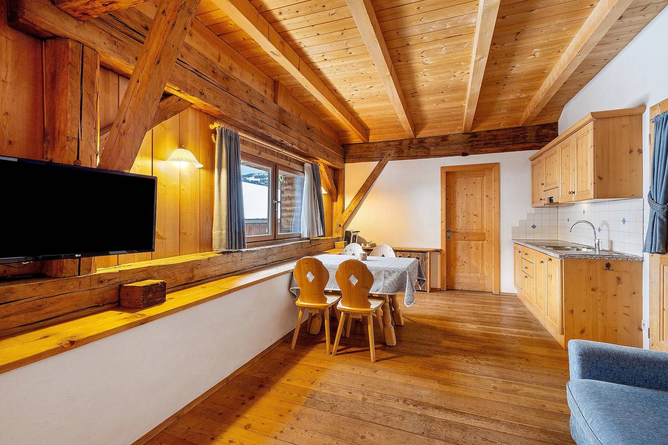 Ganze Wohnung, Apartment 'Plazores Dai Nüsc' mit Bergblick, Gemeinschaftsterrasse und Wlan in San Vigilio di Marebbe, Enneberg