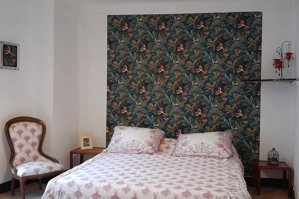 Village house for 5 pers in the historical center of Thuir, + baby bed max 15kg in Thuir, Perpignan region