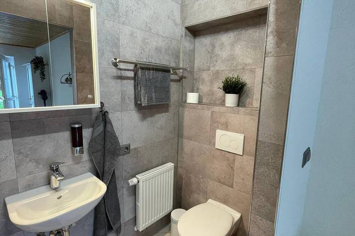 Ganze Wohnung, Neu renovierte, kleine Ferienwohnung Schiffmann (38 qm) in Pressath, Naturpark Nördlicher Oberpfälzer Wald