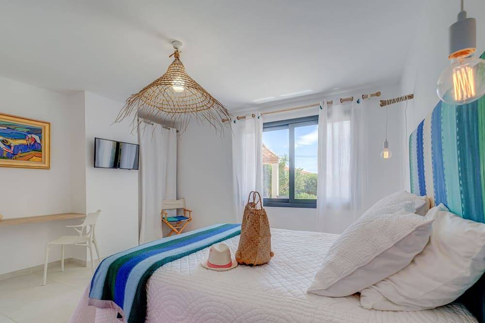 Appartement classé 4* situé au Rez de chaussée de la villa.. Jardin de 1 000 m2 in Les Issambres, Roquebrune-sur-Argens