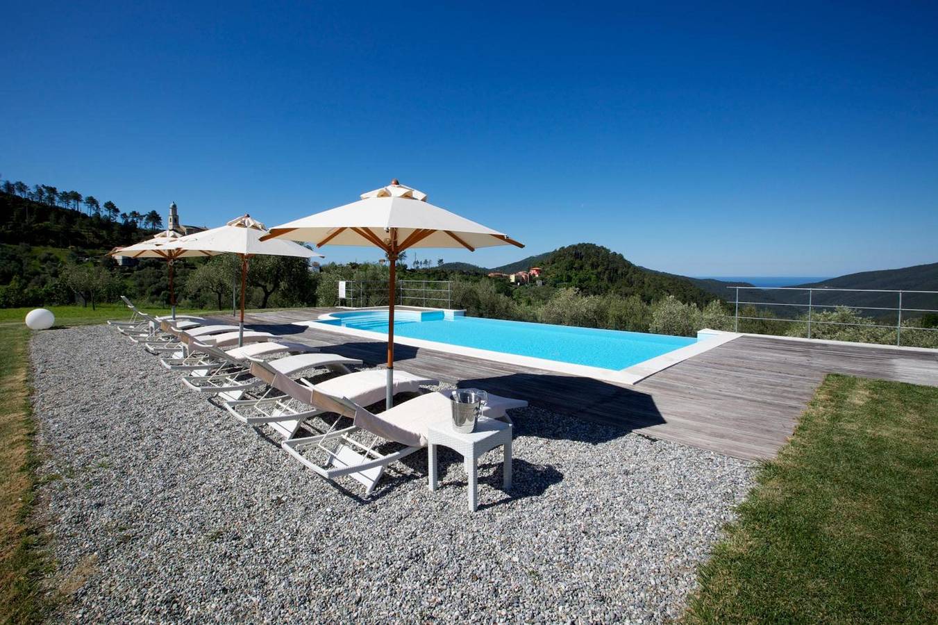 Ganze Wohnung, Ferienwohnung 'Olivastra' mit Bergblick, Wi-Fi und Klimaanlage in Piazza (Deiva Marina), Deiva Marina