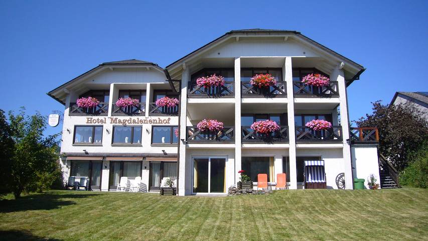 Hotel, mit Balkon und Terrasse sowie Garten und Sauna in Willingen