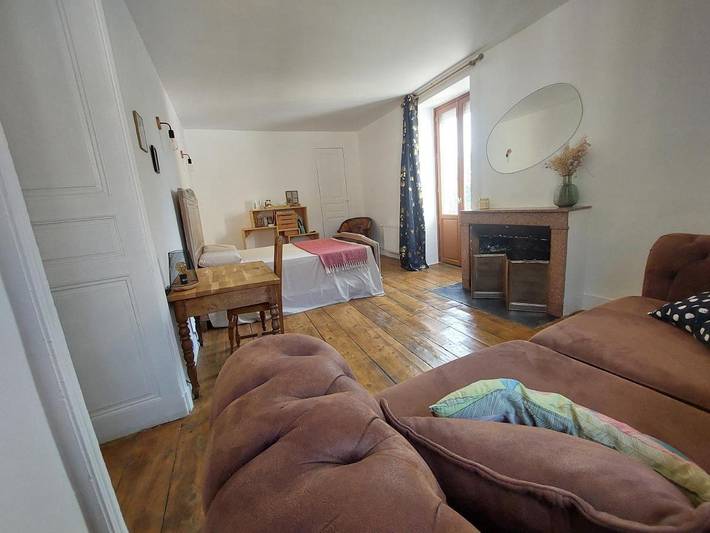 Location de vacances pour 3 personnes, avec vue ainsi que jardin et piscine à Villebois - 2