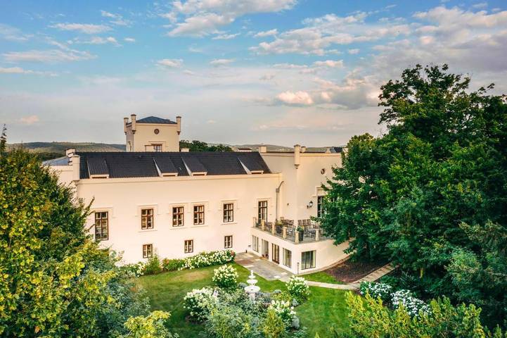 Hotel dla 5 osób, z Balkon i Taras oraz Jacuzzi i Ogród w Trnová (powiat Praga Zachodnia)