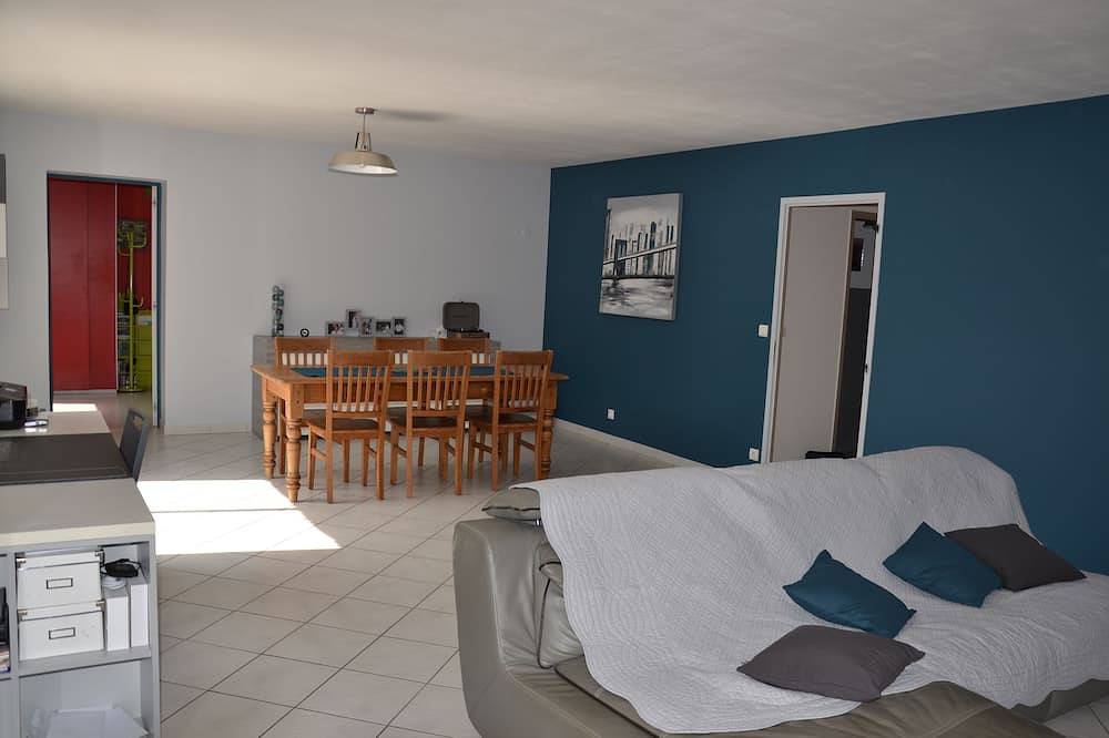 House with pool in residential area in Castelnau-le-Lez, Côte d'Améthyste