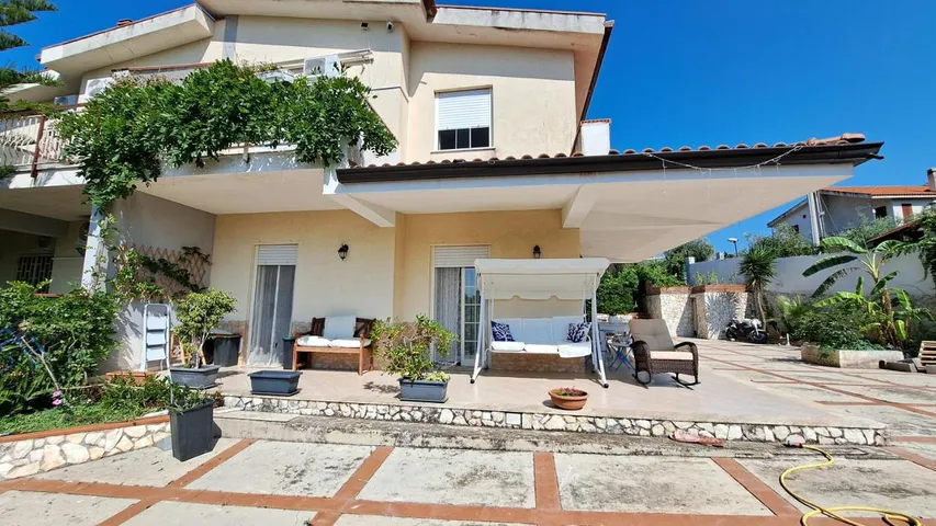 Albergo a gestione familiare per 2 persone, con giardino e piscina nonché panorama - 1