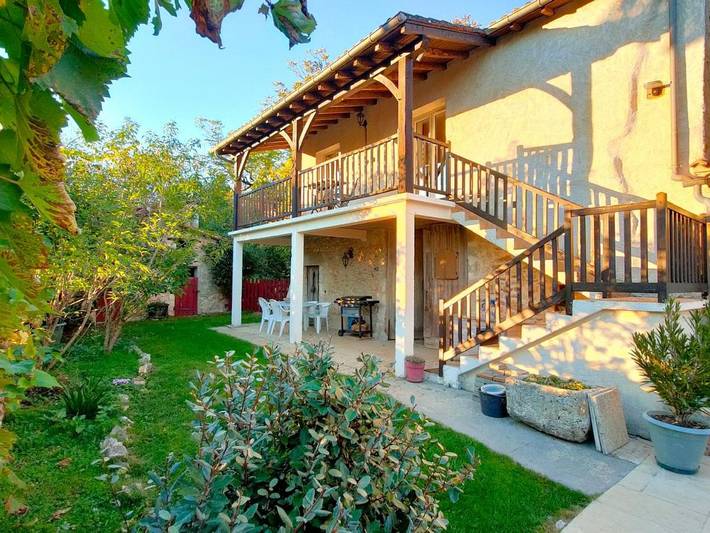 Location de vacances pour 4 personnes, avec jardin ainsi que vue et piscine à Sorges - 3