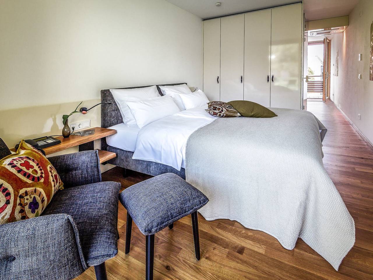 Ganze Ferienwohnung, Ferienwohnungen Hirschen Horn | Boardinghouse Bodensee - Suite Apartment 80, 80qm, Balkon, 2 Schlafzimmer, max. 4 Personen in Gaienhofen, Untersee