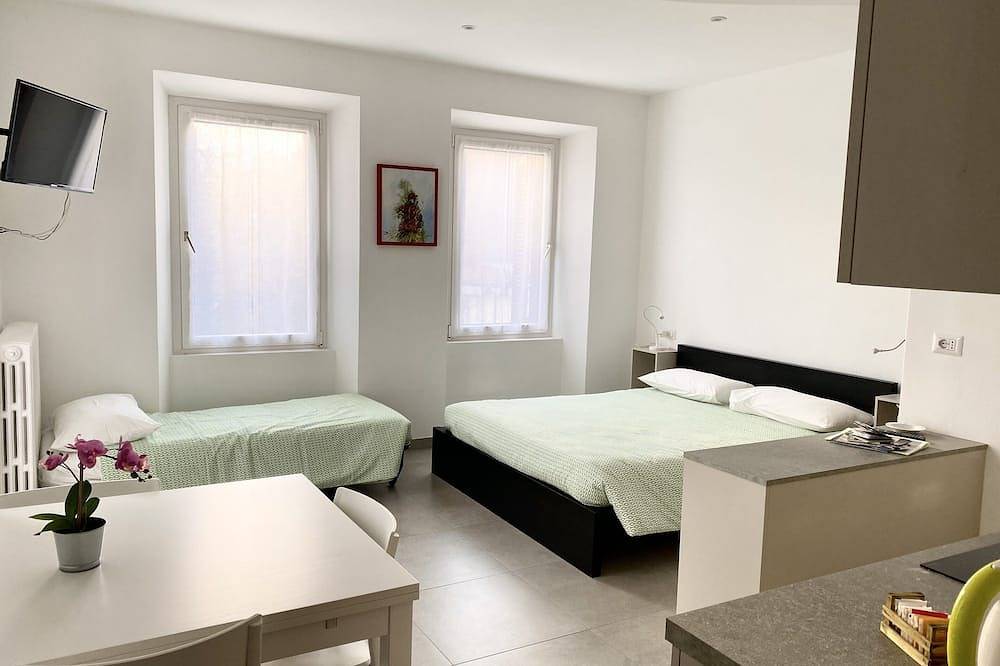 Geheel appartement, Casa Cesira - eerste verdieping uitzicht op het Ortameer in Pettenasco, Gemeente Pettenasco