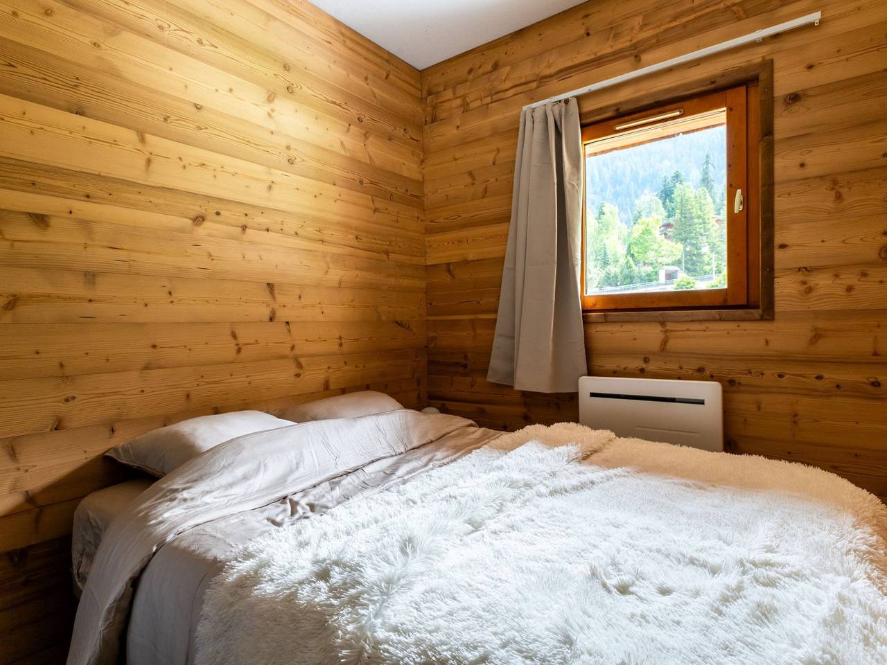 Appartement entier, Studio avec vue sur les montagnes, piscine et balcon. Ski à proximité. in Valfréjus, Modane