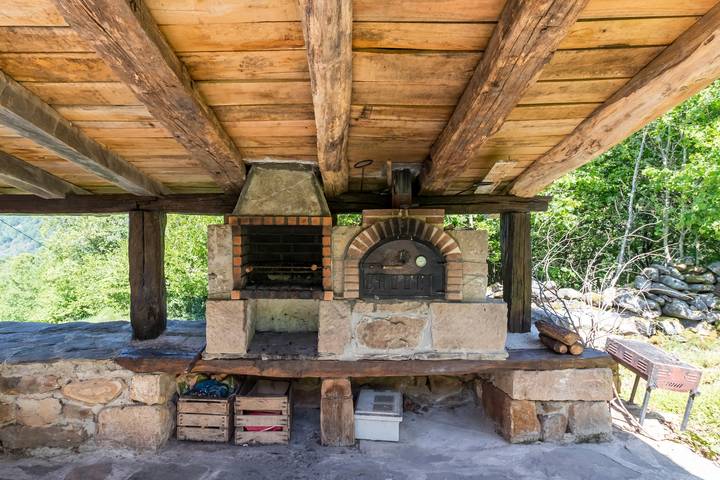 Casa rural para 13 personas, con jardín, Se admiten mascotas en Cantabria - 2