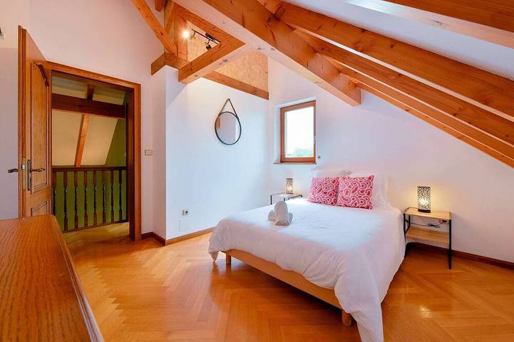 Location de vacances pour 10 personnes, avec Terrasse et Jardin à Volmunster