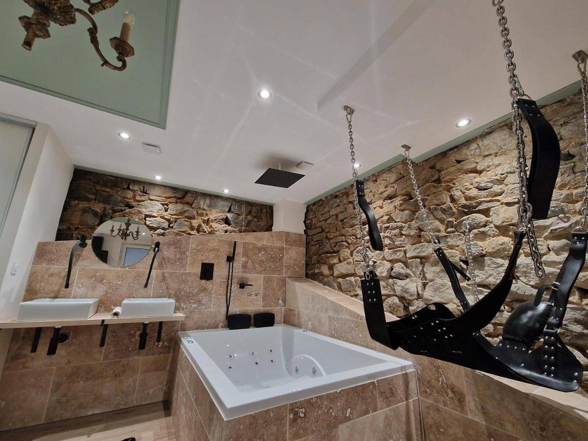 Appartement entier, L'éxperience Love Room in L'Étrat, Loire