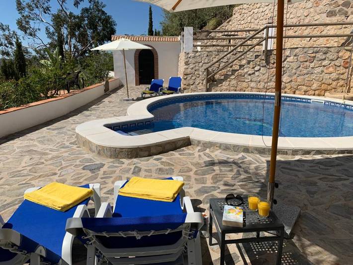 Casa rural para 10 personas, con vistas además de piscina y jardín en Comares - 2