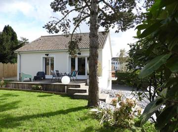 Gîte pour 4 personnes, avec jardin ainsi que jacuzzi et balcon dans 