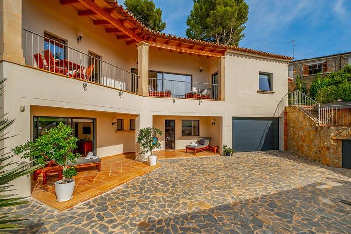 Ferienhaus für 8 Personen, mit Garten und Pool