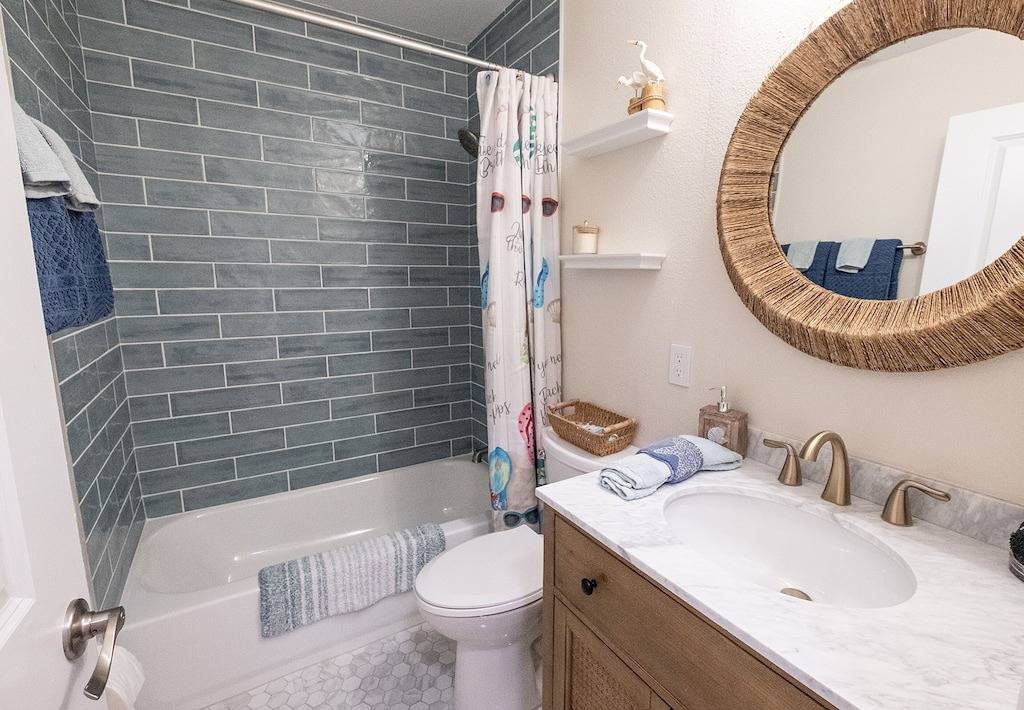 Ganze Wohnung, Location!! Cabana just steps from the beach! in Ilexhurst, Holmes Beach