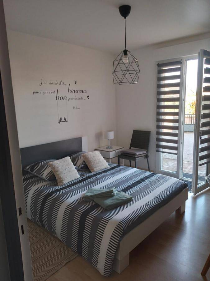 Gîte pour 2 personnes, avec terrasse ainsi que vue et jardin, animaux acceptés à Saint-Hilaire-Petitville