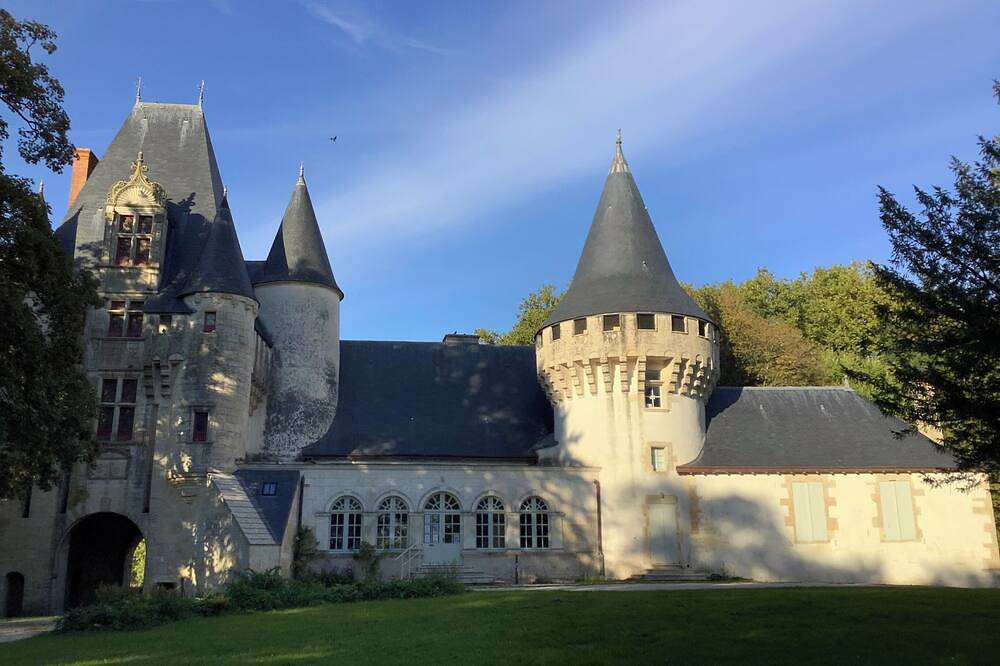 Bienvenue aux Jonquilles où notre objectif est de vous offrir une touche de luxe in Chef-Boutonne, Région de Niort