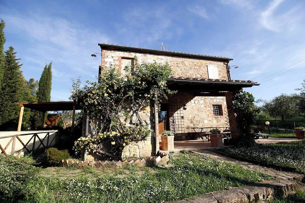 Farmhouse in San Quirico d'Orcia with swimming pool in San Quirico d'Orcia, Orciatal