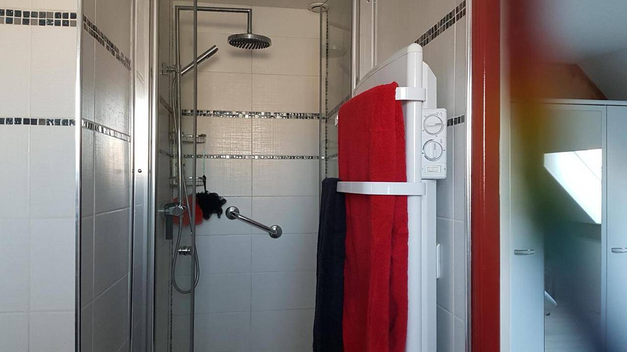 Double Room with Private Bathroom in La Verrière, Yvelines