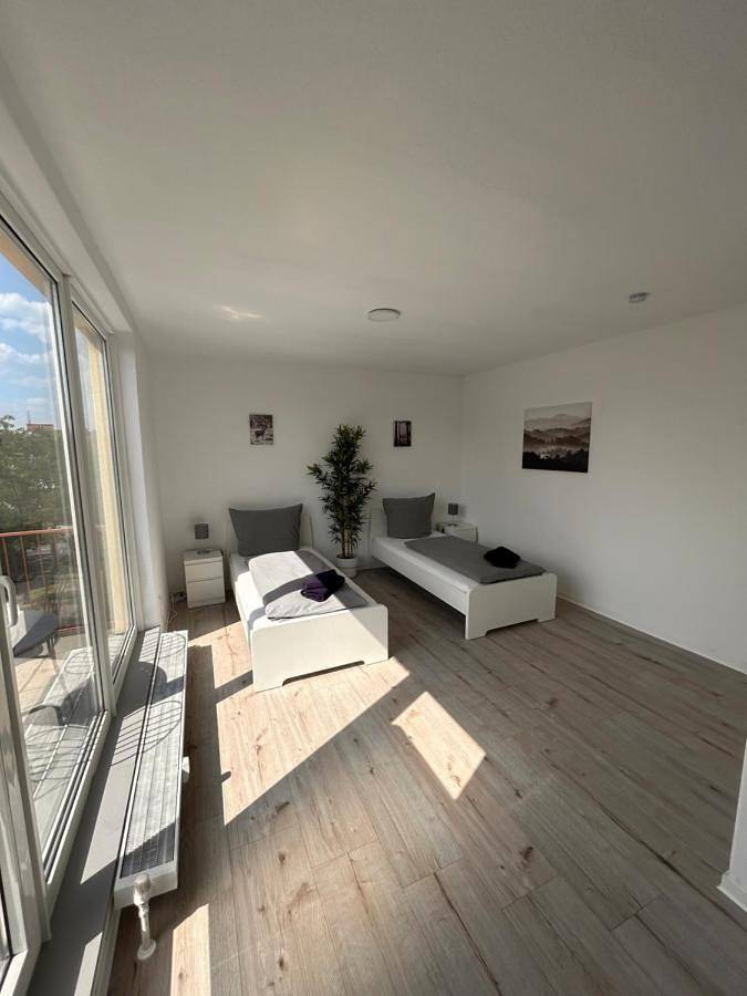 Appartement entier, Bookandstay24 com Dietzenbach 2 Zimmerwohnung mit Balkon, Küche und Parkplatz in Dietzenbach, Arrondissement d'Offenbach