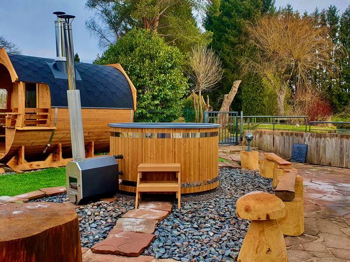Gîte pour 10 personnes, avec Terrasse ainsi que Jardin et Sauna