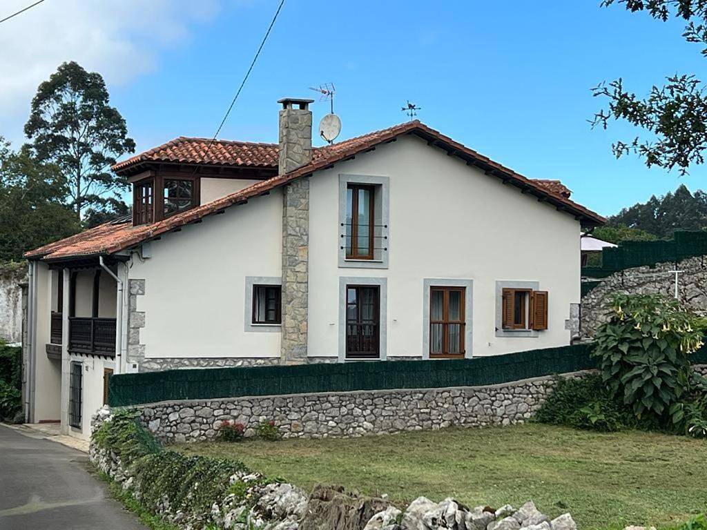 Five-Bedroom House in Balmori, Llanes