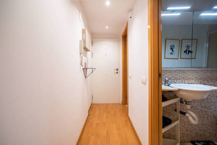 Ganze Wohnung, Ferienwohnung für 2 Personen mit Balkon in Barcelona Zentrum, Barcelona