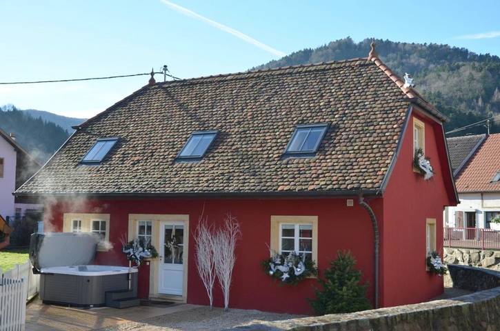 Location de vacances pour 8 personnes, avec Balcon et Jacuzzi ainsi que Terrasse et Jardin à Sewen