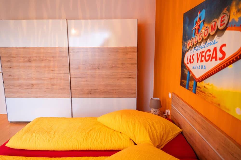Ganze Wohnung, Große Fewo, 3 Schlafzimmer, 2 Bäder, ruhig, citynah, 2 Süd-Balkons, Parkplätze in Niestetal, Hessisches Bergland