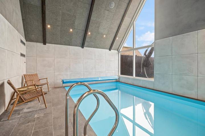 Strandnahes Poolhaus mit Outdoor-Wellnessbereich in Blavand, Varde