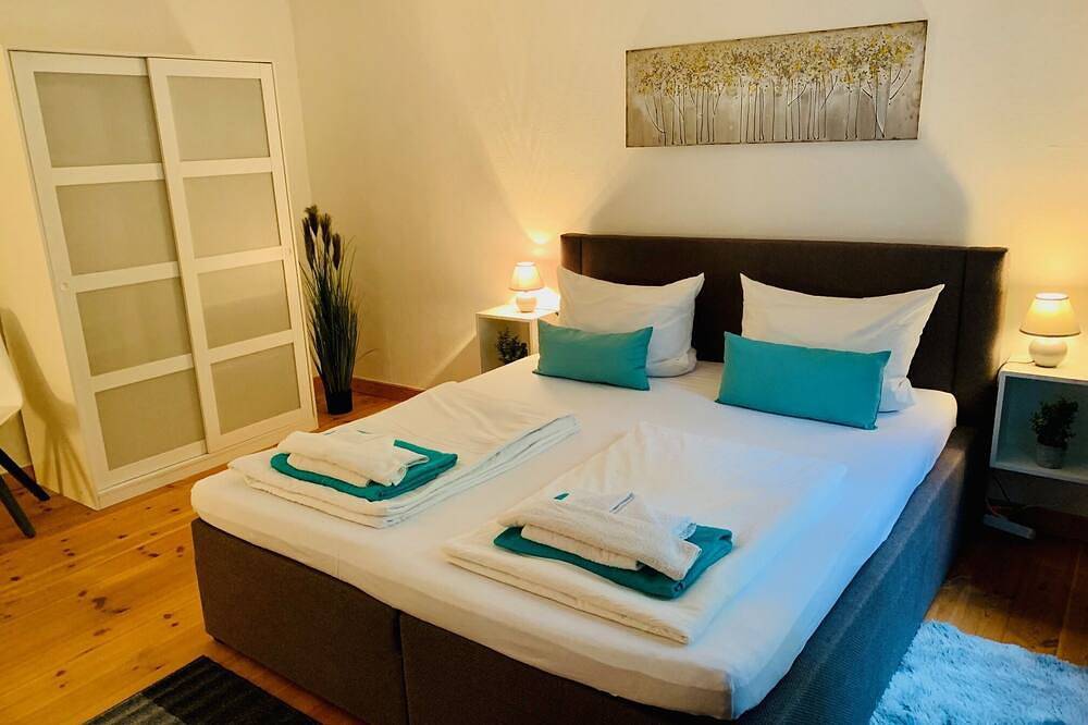 Ganze Wohnung, 130qm **** Superior Apartment - Deutsche Villa - mit gem. Sauna und Garten in Gehlsdorf, Rostock