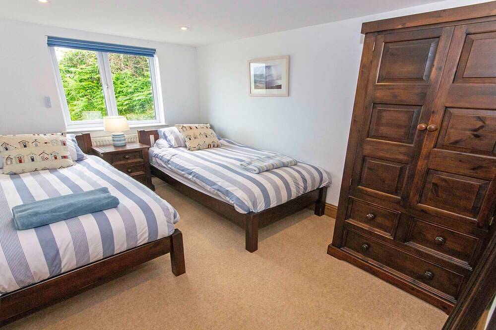 Stables - Best Sea views in Croyde! Sleeps 8 in Croyde, Devon