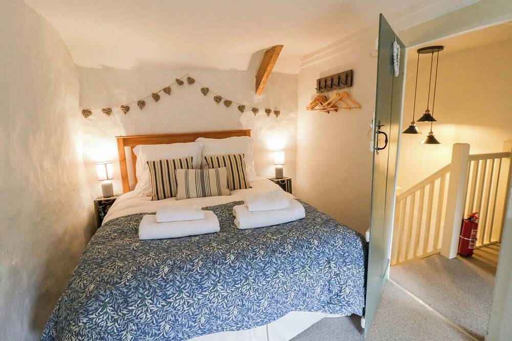 Fern Cottage, pet friendly, character holiday cottage in Aberporth in Aberporth, Cardigan Bay