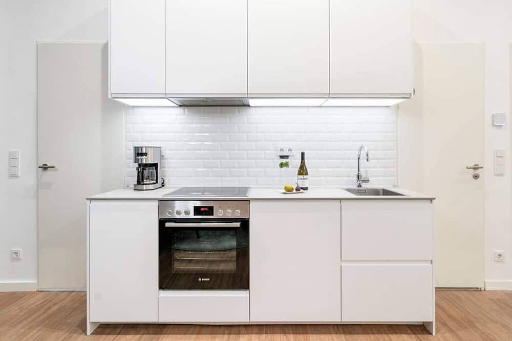 Ganze Wohnung, 2-Bedroom Apartment (80sqm) with a balcony(4) in Wedding Berlin, Berlin