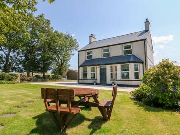Holiday Rental for 12 People in North-Wales, Isle of Anglesey, Photo 2