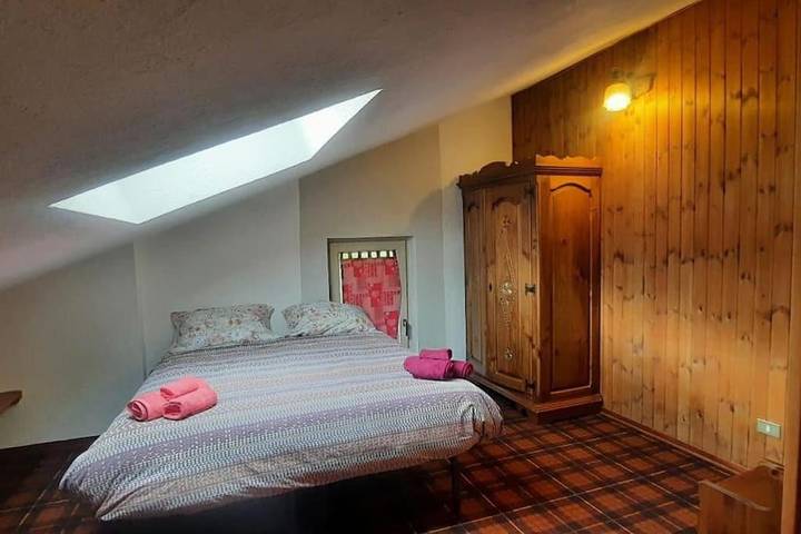 Gîte pour 2 personnes, avec vue dans Fénis